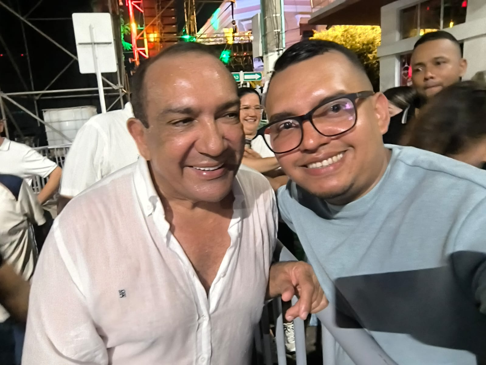 Vallenato Bogotá Live con un invitado en un evento en vivo